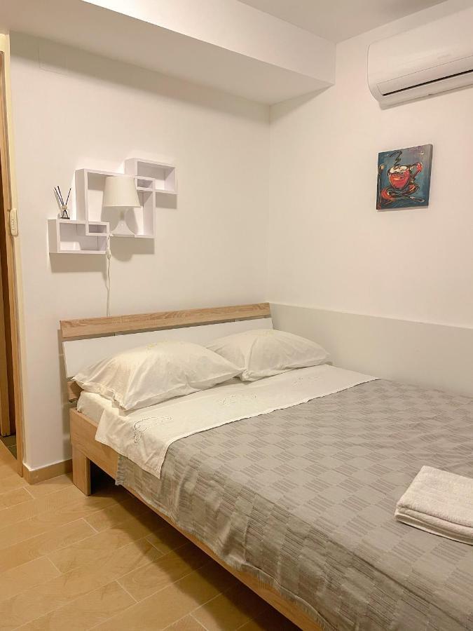 Veronica Rooms, *